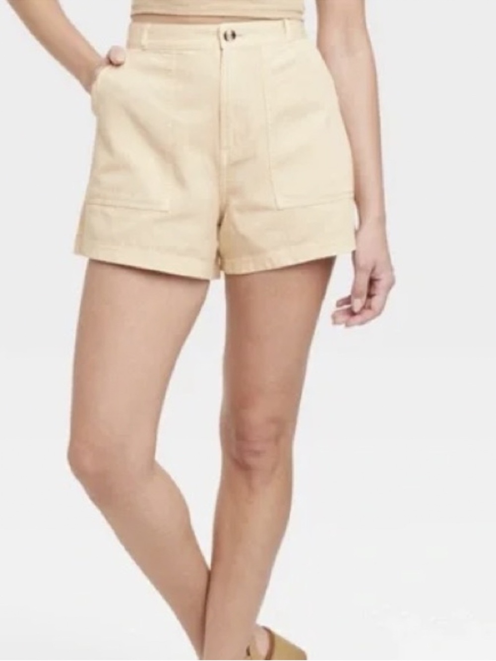Universal Thread size8 Tan Cargo Shorts High-Waisted with 4” inseam